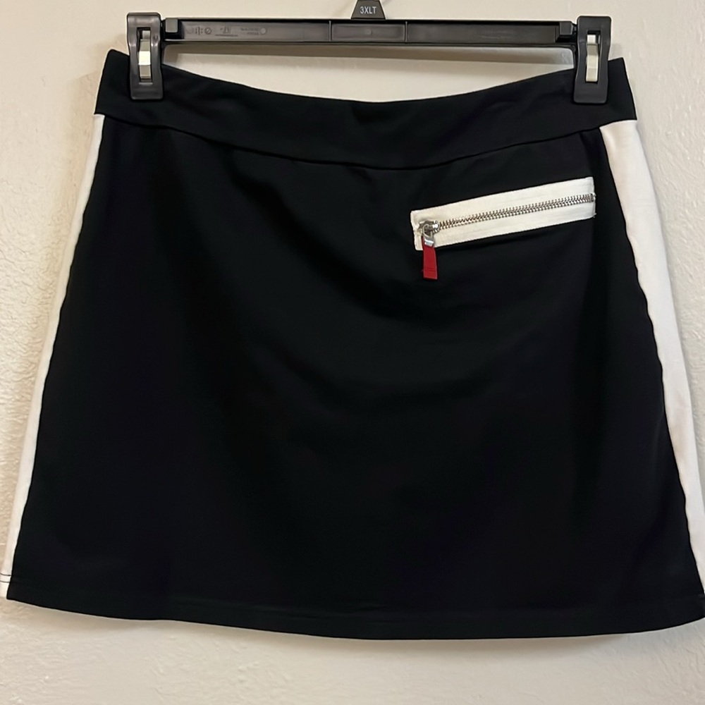 Ann Taylor Loft mini skirt 96%cotton 4% spandex white and black,one back pocket